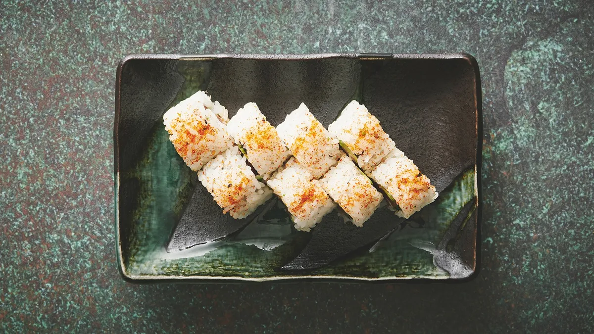 Uramaki spicy tuna roll