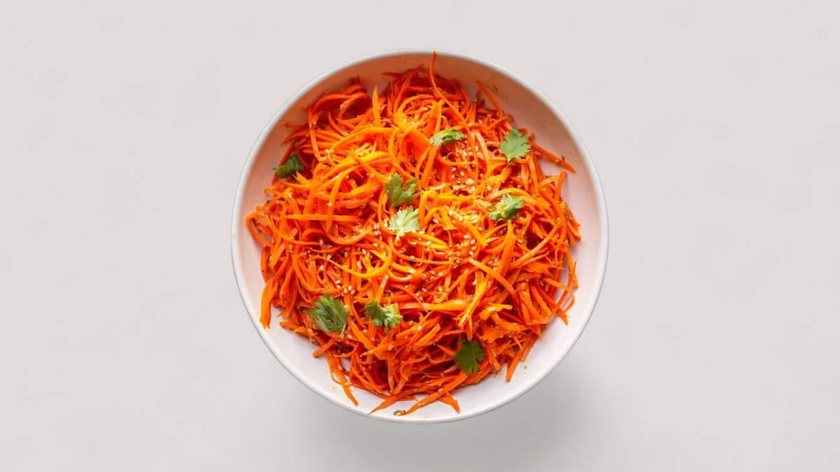 Spicy korealainen porkkanasalaatti