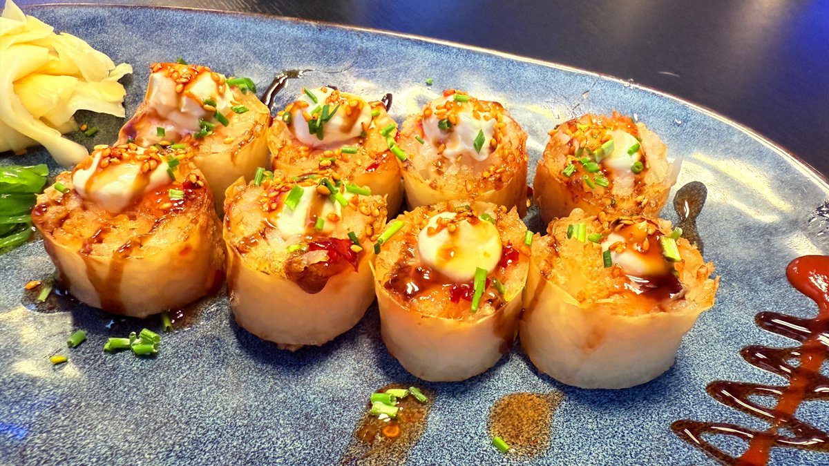 Crispy fritera vår salmon roll- 8 bitar