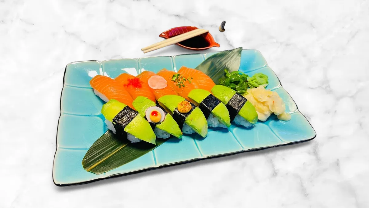 Lax and Avokado Sushi - 10 bitar