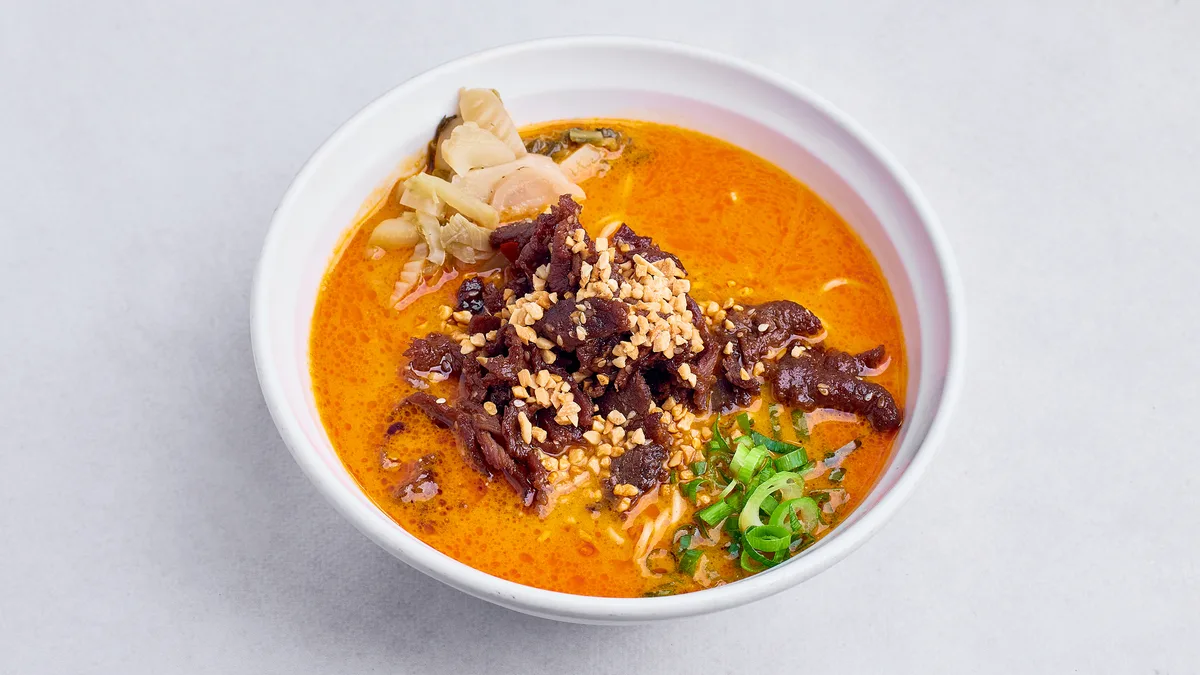 Asakusa tantanmen z grilowaną wołowiną