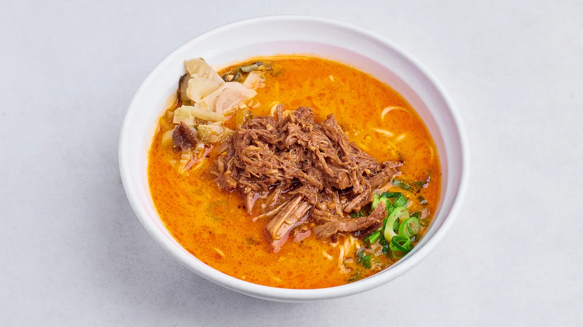 Asakusa Tantanmen z Szarpaną Wieprzowiną