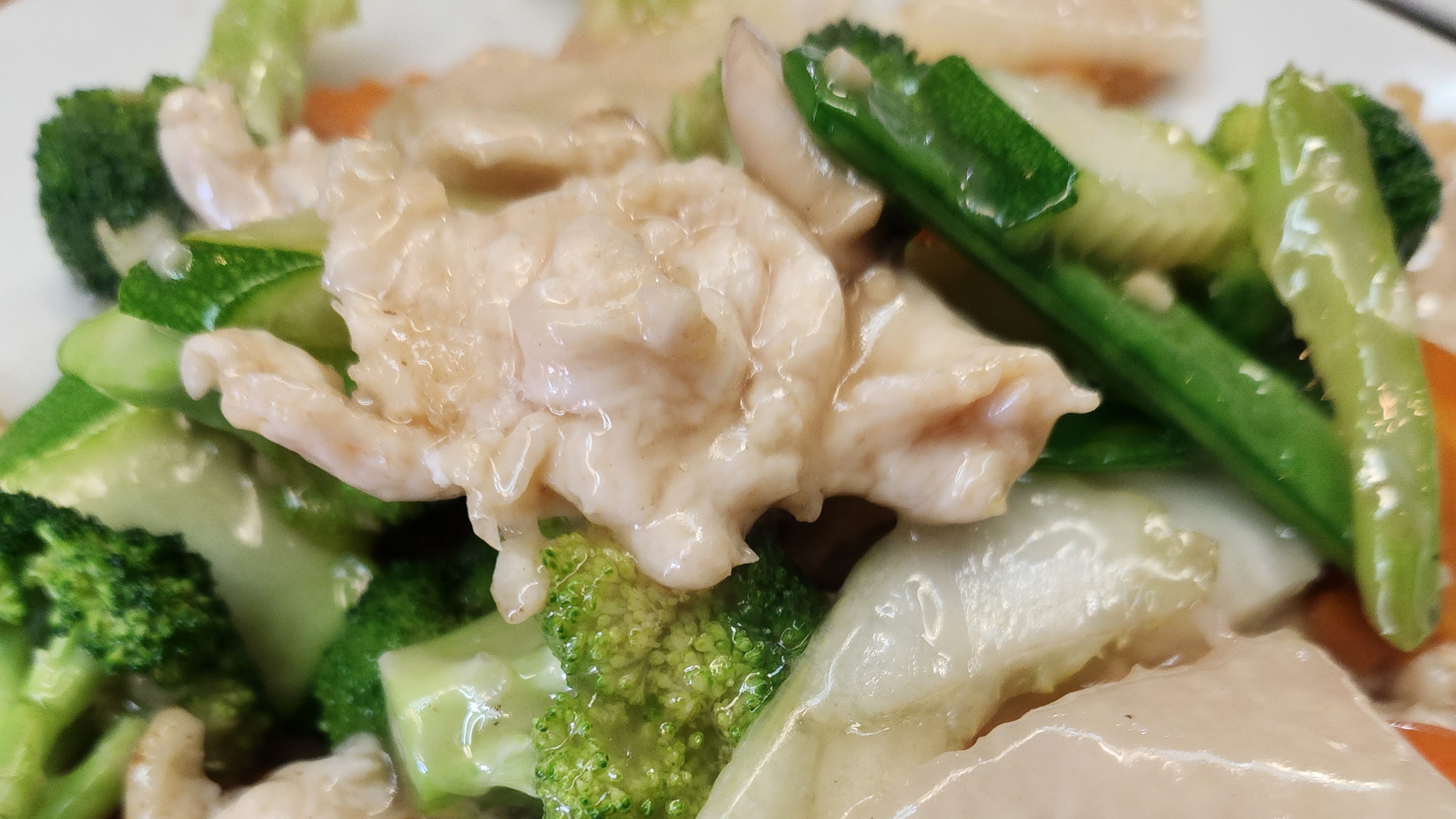 (L) Moo Goo Gai Pan