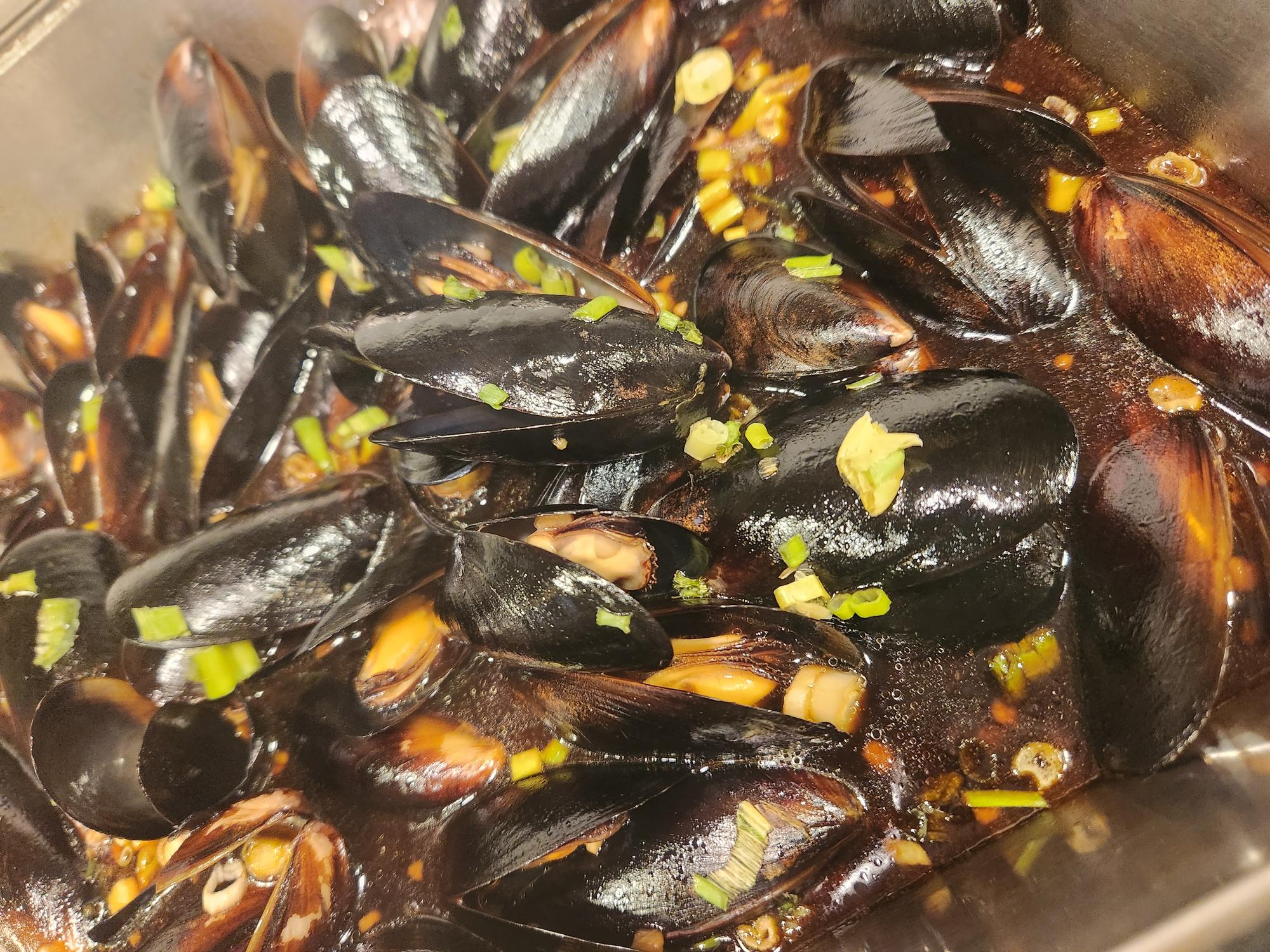 Mussels in Garlic Sauce