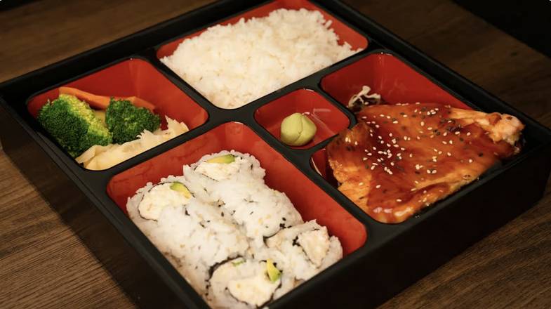 BB. Bento Box with Roll Option