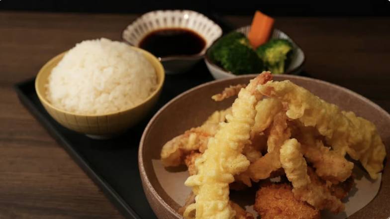 T4. Seafood Tempura Entree