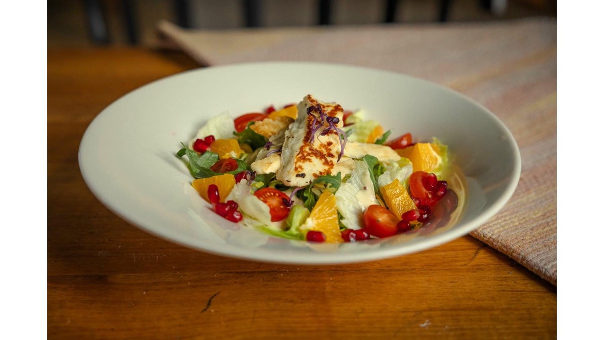 Halloumi salad