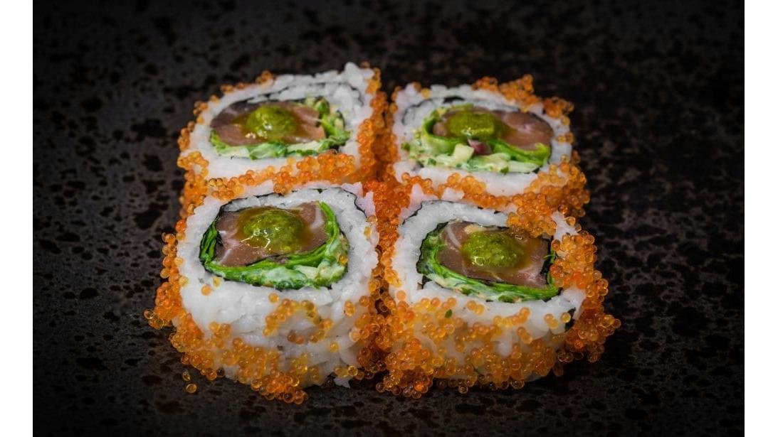 Salmon tar-tar roll