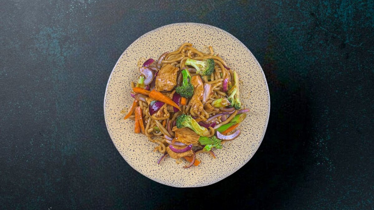Wokstegt Japansk Udon Nudler
