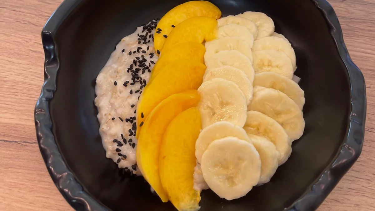 Oatmeal Banana Season Fruits
