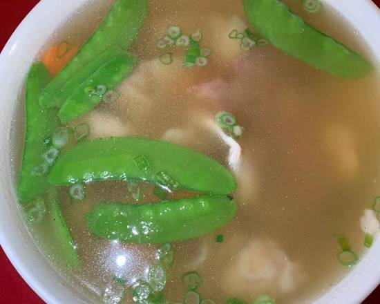 10. Wonton Soup w/Seafood Combination（窝云吞汤）