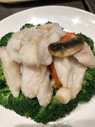 34. Sauteed Fillet of Sole(碧绿龙利球)