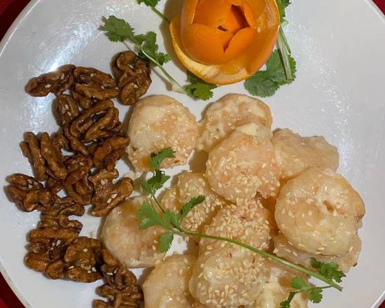35. Fried Prawns with Honey Walnuts(核桃明虾球)