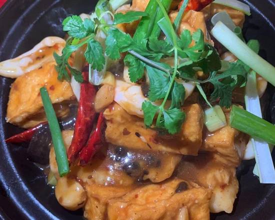 38. Sauteed Seafood and Tofu(大千海鲜豆腐煲)