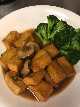 45. Braised Tofu Black Mushrooms and Seasonal Vegetable(红烧豆腐)
