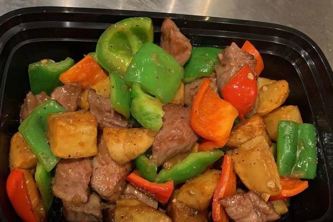 Sauteed beef and potato cubes in honey pepper sauce(法式牛柳粒)