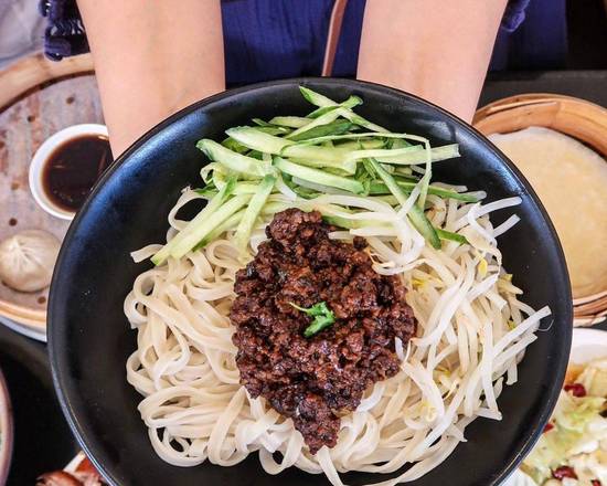 Beijing Bean Sauce Noodles 北京炸醬麵
