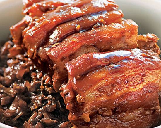 Braised Pork Belly Slices with Preserved Vegetables 梅菜扣肉