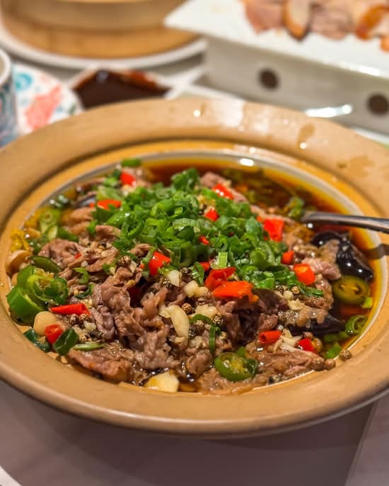 Tender Beef w/ Spicy Rod Chili 鲜椒和牛