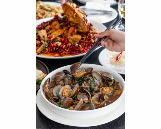White Wine Garlic Clams 蒜蓉白酒焗蛤蜊