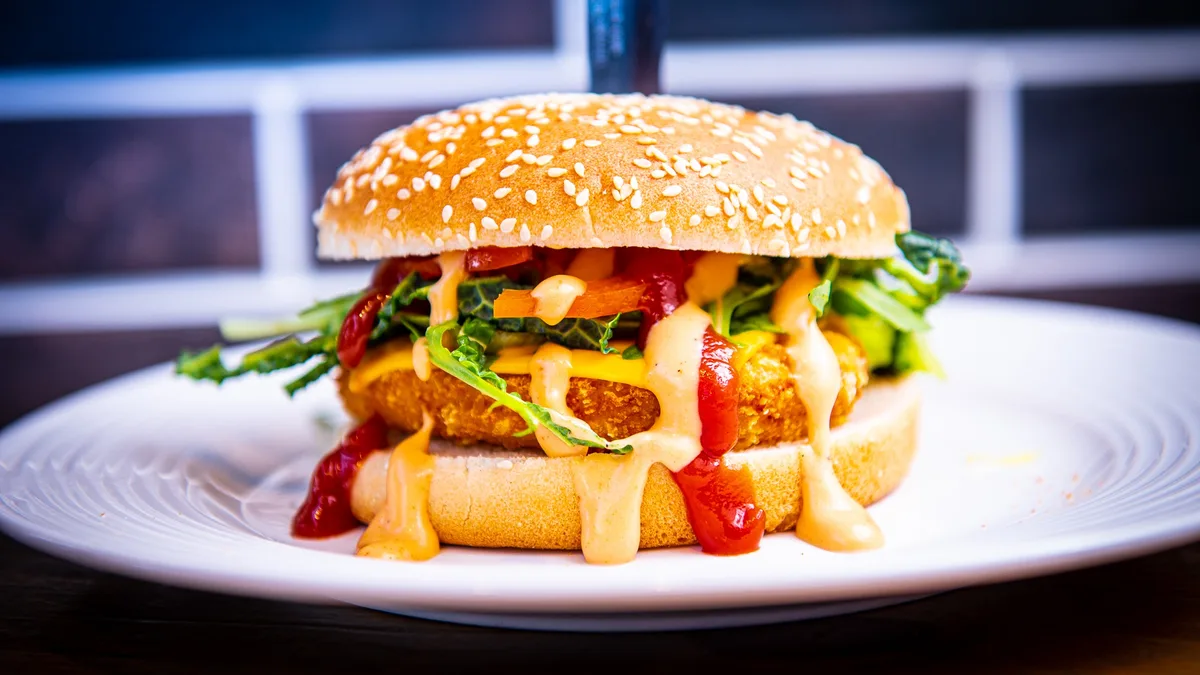 24. Kana juustuburger