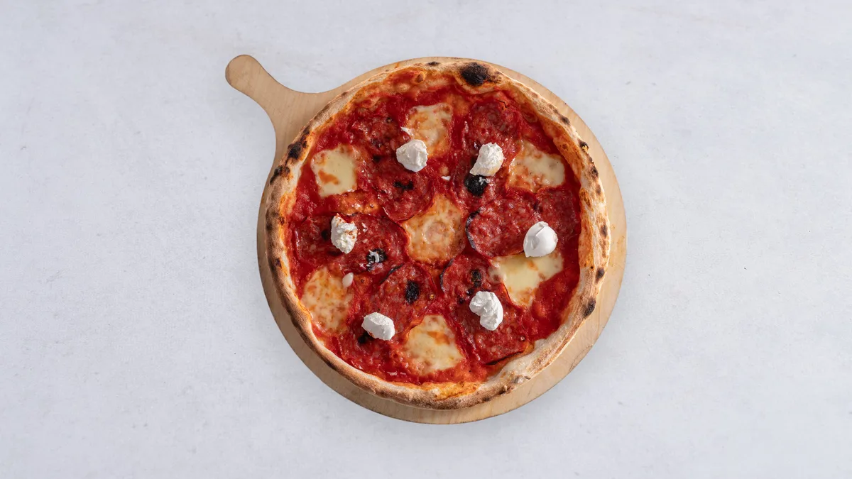 Pizza salami e mascarpone