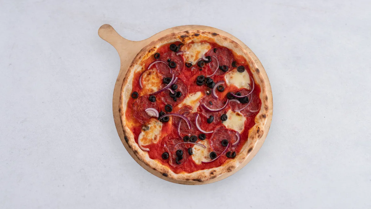 Pizza salami napoli