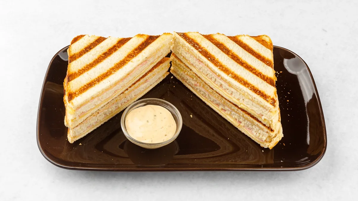 Toast double-triple šunka-sir
