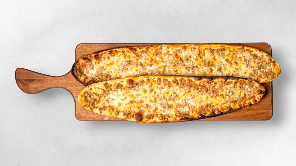Kiymali Kasarli Pide - Groß