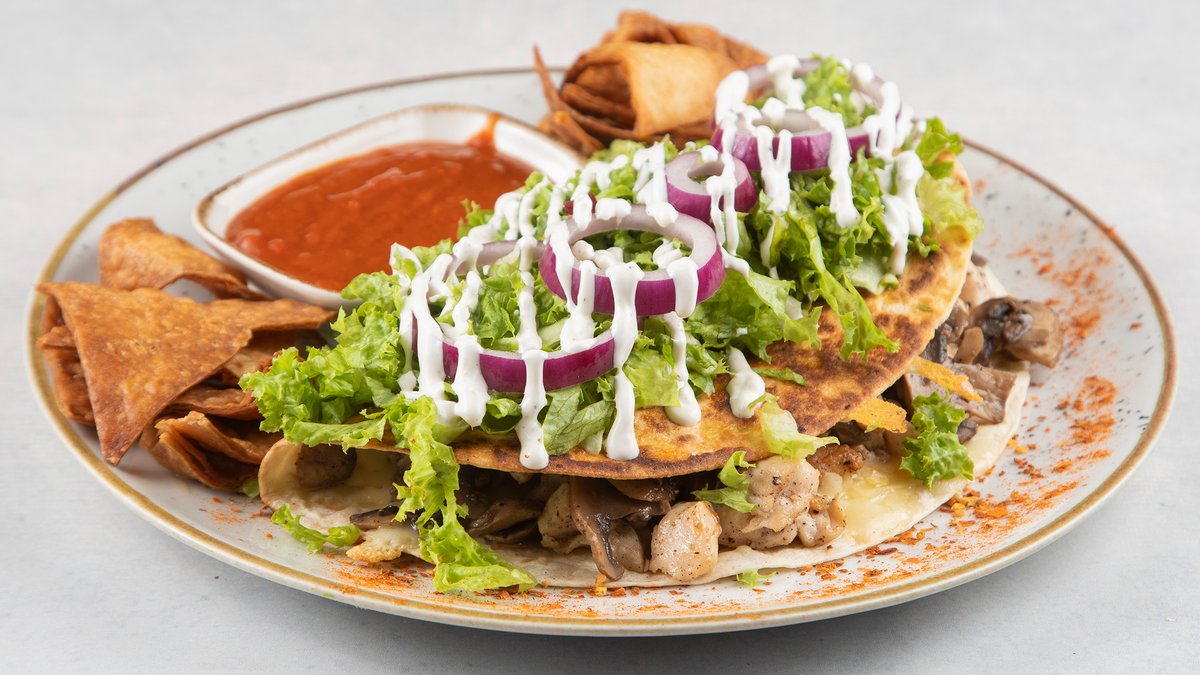 Enchillada de pollo con queso