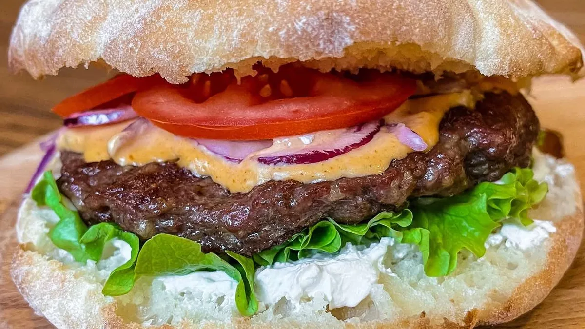 Mala juneća  pljeskavica 120g