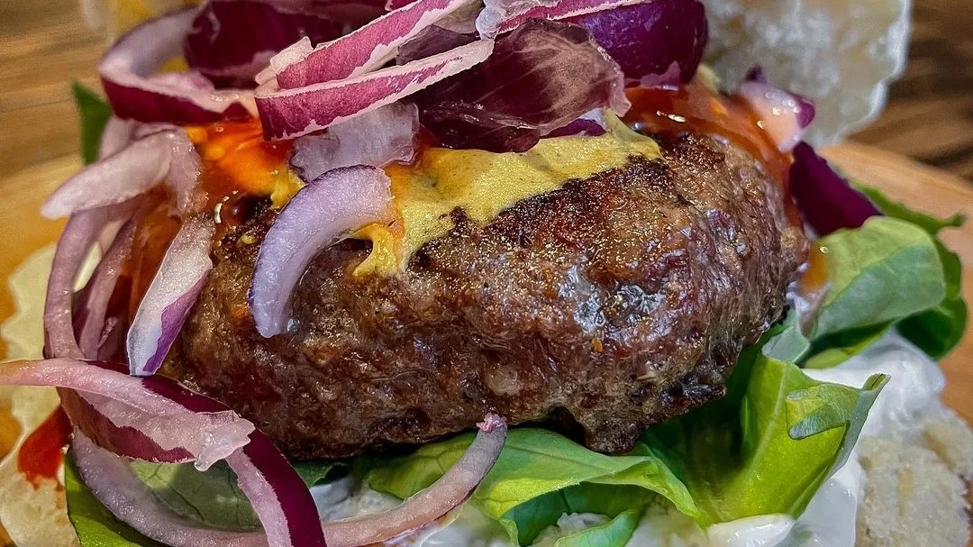 Punjena juneća  pljeskavica 250g