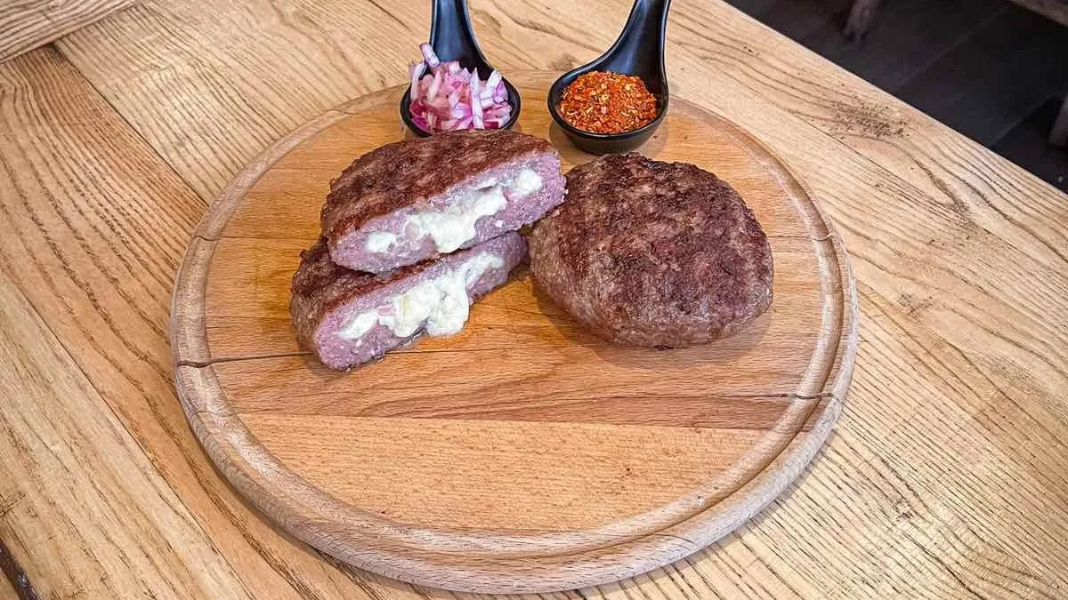 Punjena juneća  pljeskavica 500g