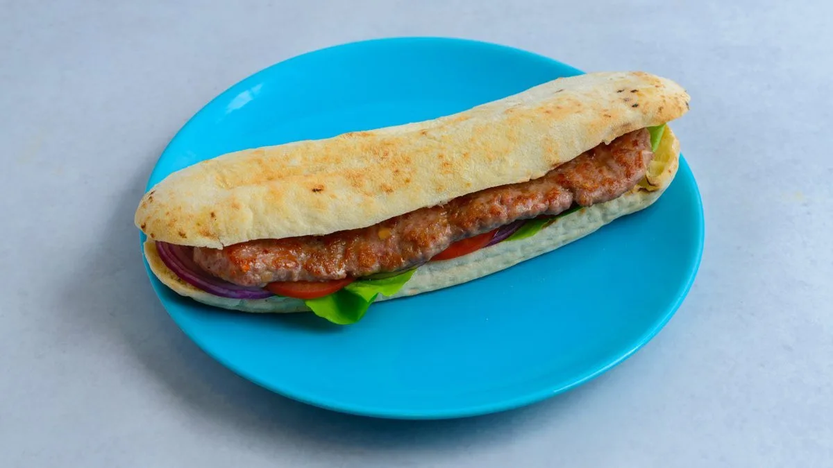 Žar ćevap u somunu 150g