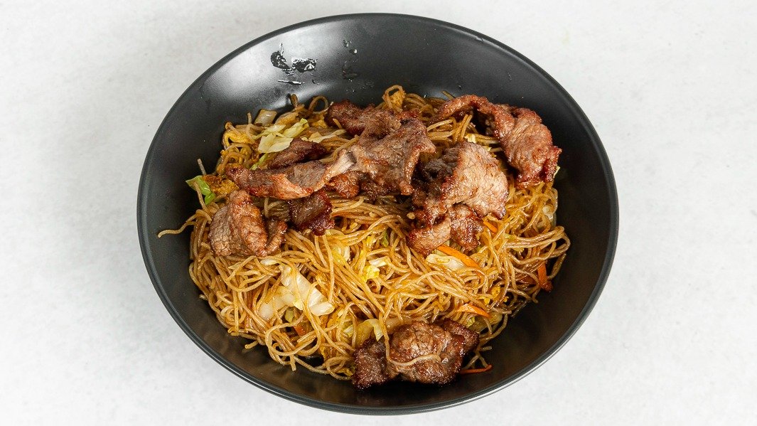 143. Riževi rezanci z govedino 米粉牛肉