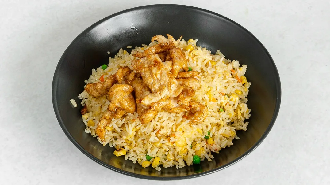 147. Pražen riž z piščancem 鸡炒饭