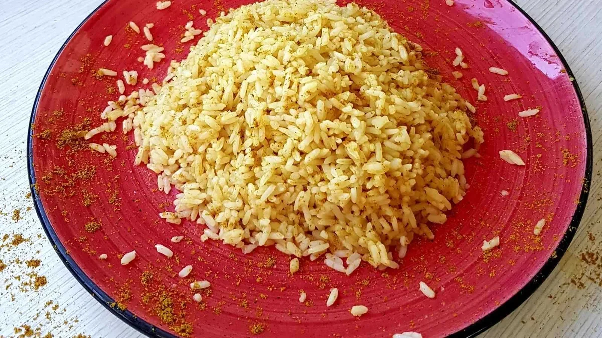 Pirinač sa karijem
