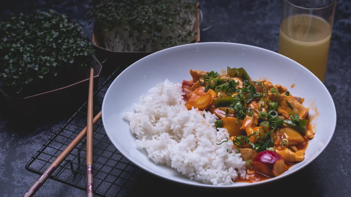 Curry-s Csirke, jázminrizs