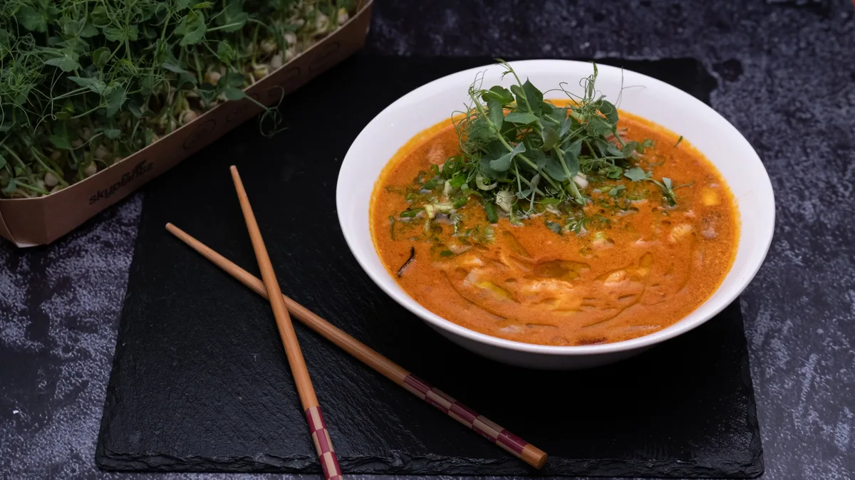 Tom Yum Csirke