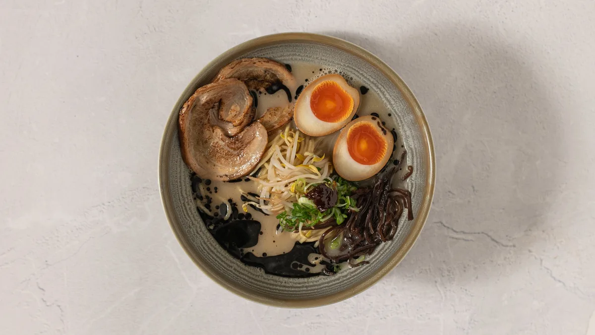 Black Garlic Ramen (Μέτριο καυτερό)