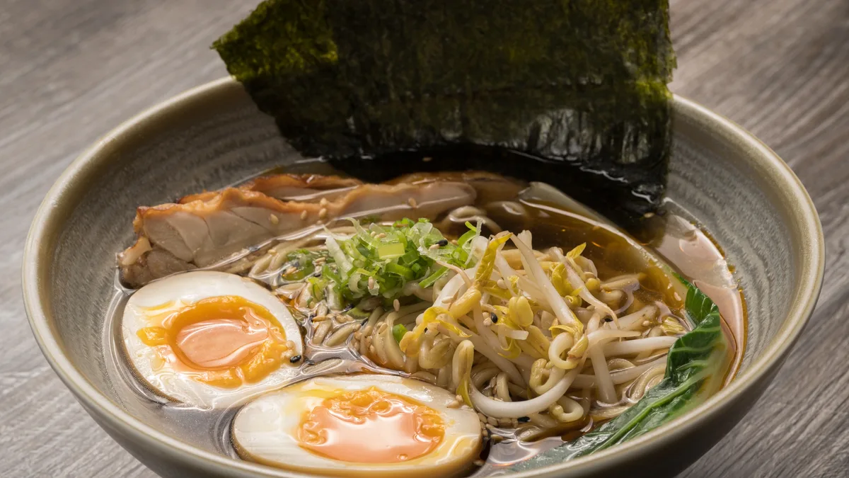 Classic Shoyu Ramen (Ήπιο καυτερό)